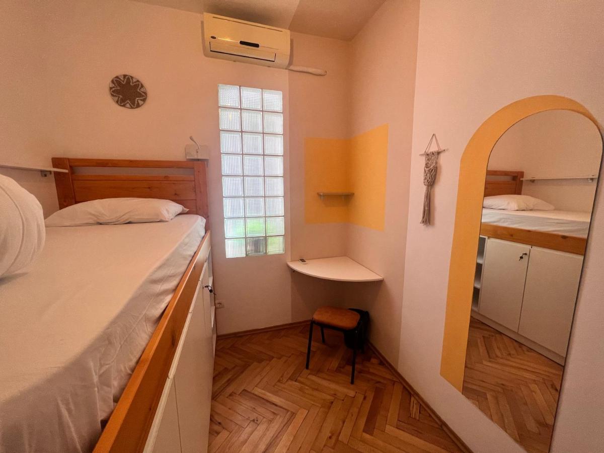 Trip'N'Hostel Chill Zone Тирана Екстериор снимка