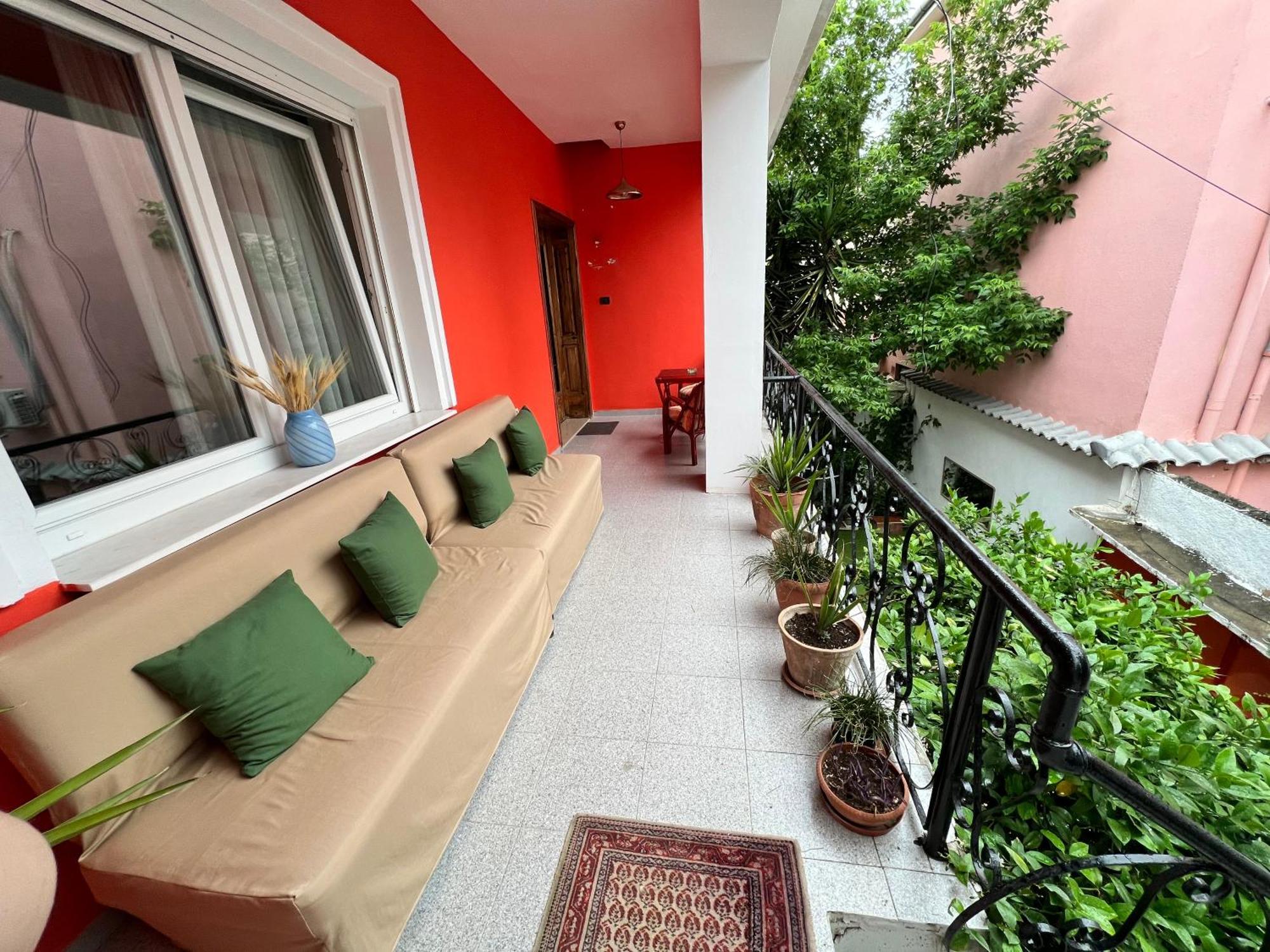 Trip'N'Hostel Chill Zone Тирана Екстериор снимка