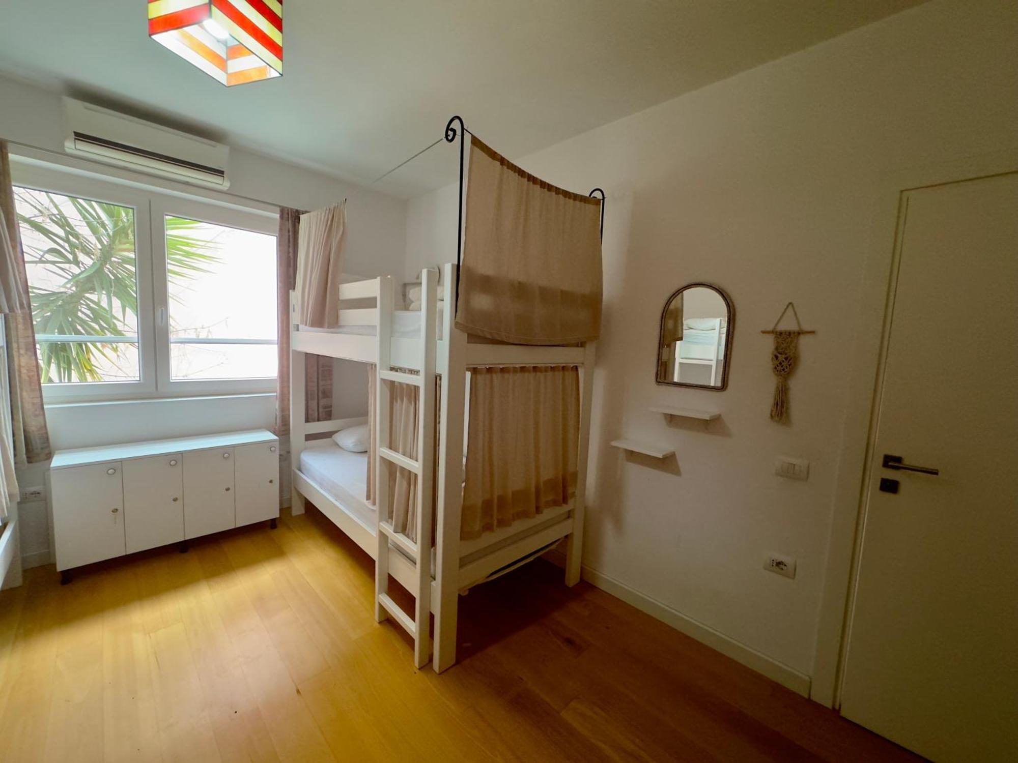 Trip'N'Hostel Chill Zone Тирана Екстериор снимка