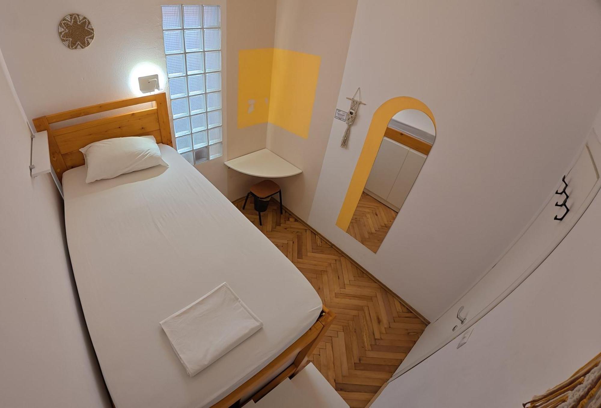 Trip'N'Hostel Chill Zone Тирана Екстериор снимка