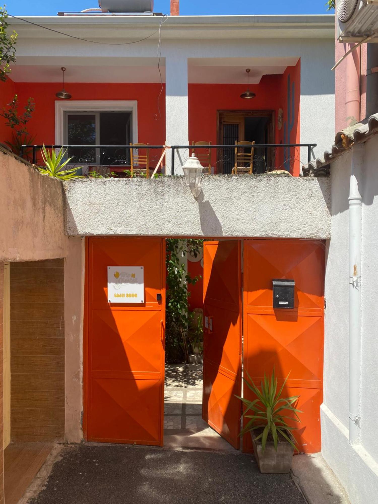 Trip'N'Hostel Chill Zone Тирана Екстериор снимка
